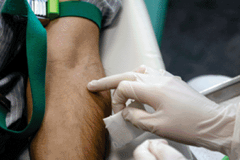 Image: The exceptionally small needle of Roche MICROSAMPLER PROTECT helps to minimize discomfort and improve the patient experience in the collection of arterial blood gas (ABG) samples (Photo courtesy of Roche). 